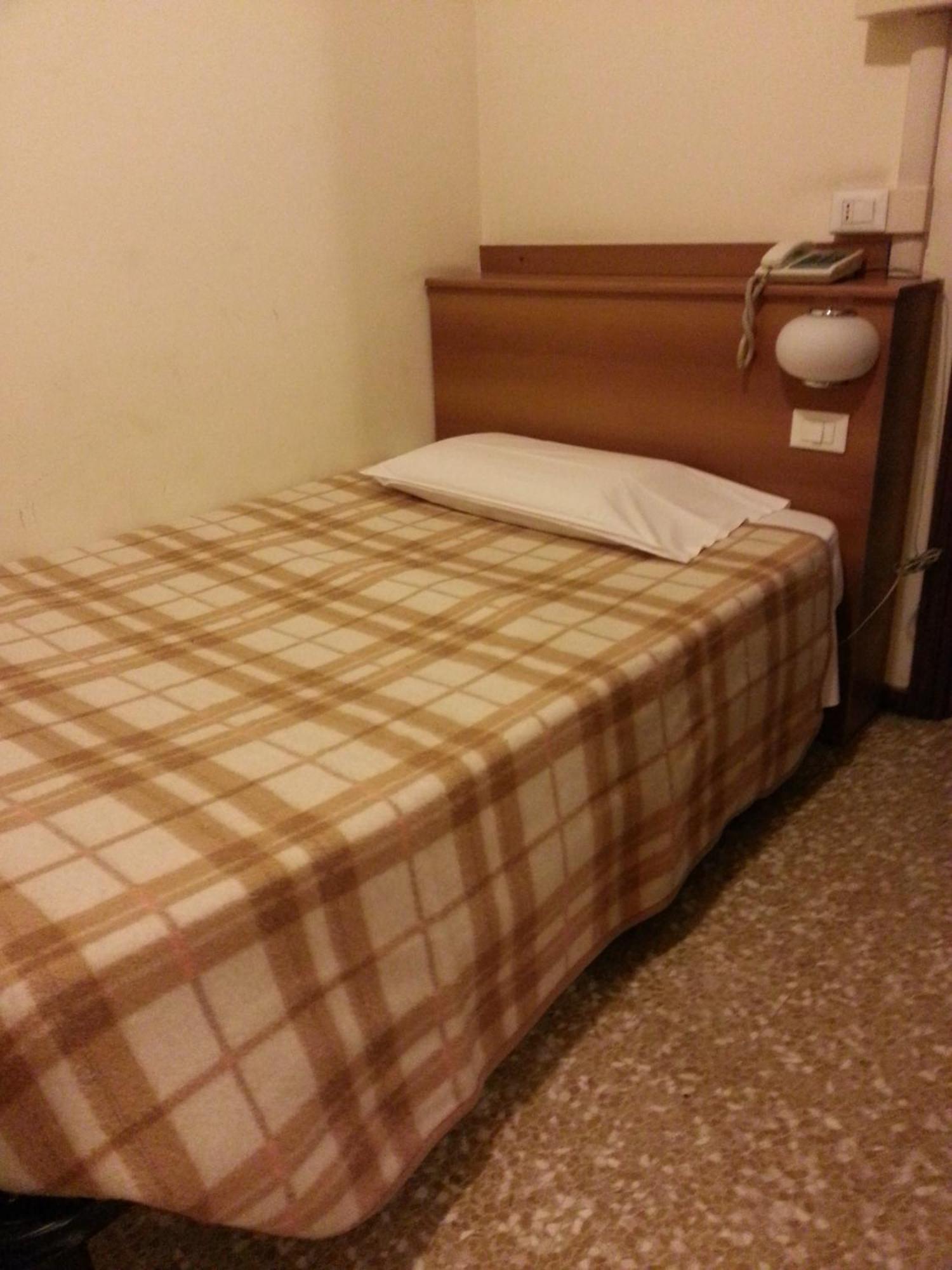 Hotel Lombardia Seveso Eksteriør billede