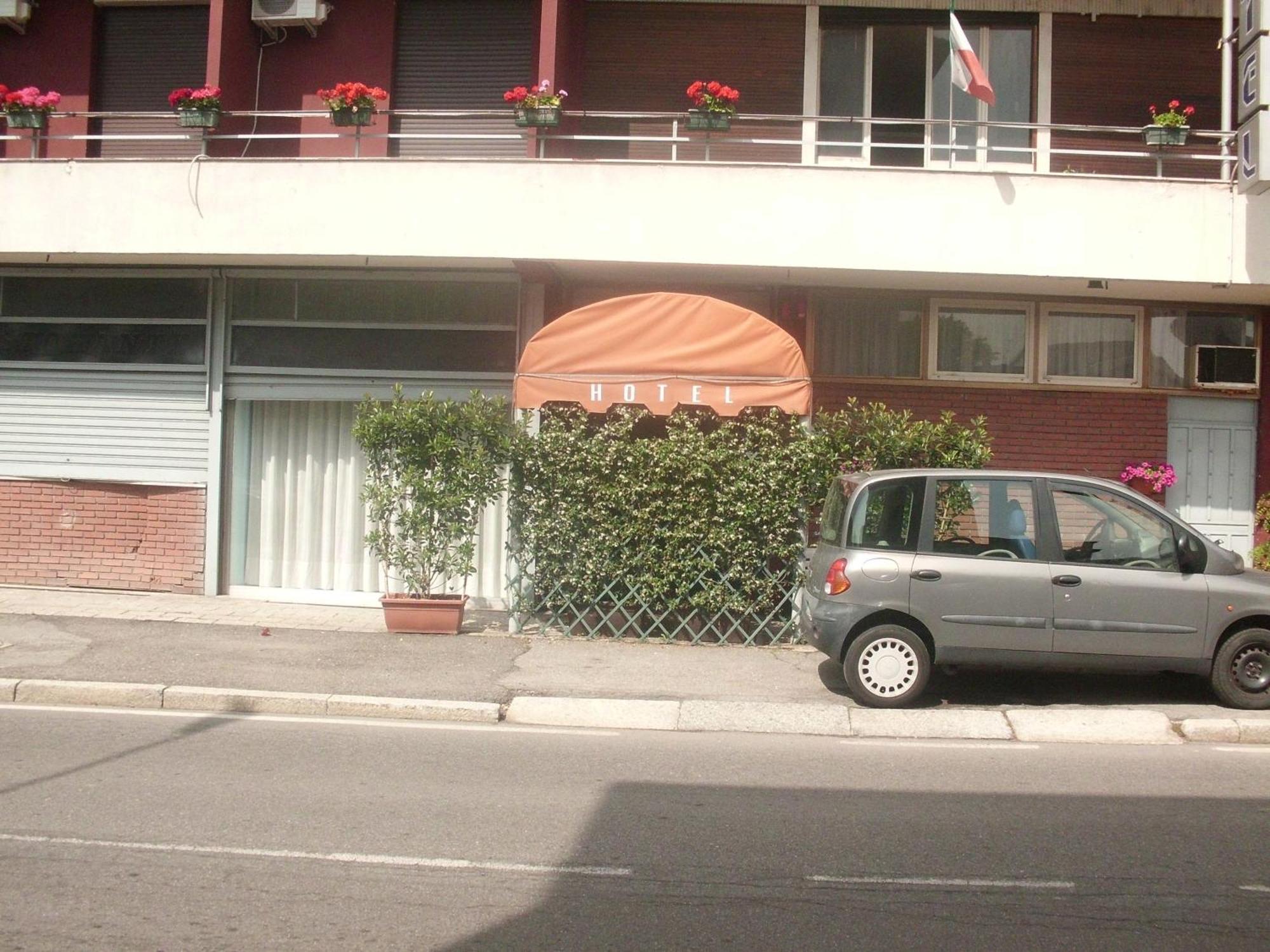 Hotel Lombardia Seveso Eksteriør billede