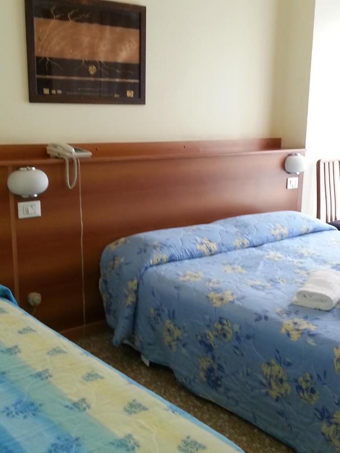 Hotel Lombardia Seveso Værelse billede